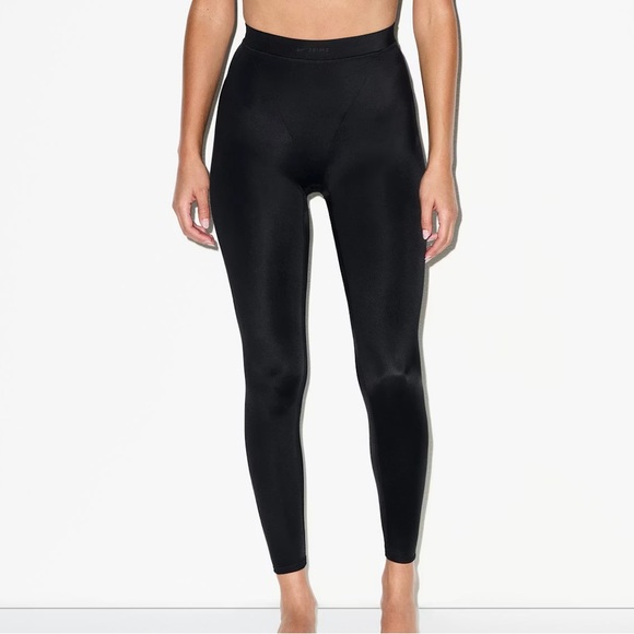 Skims Nike V-Panel Legging 26” - Picture 2 of 12